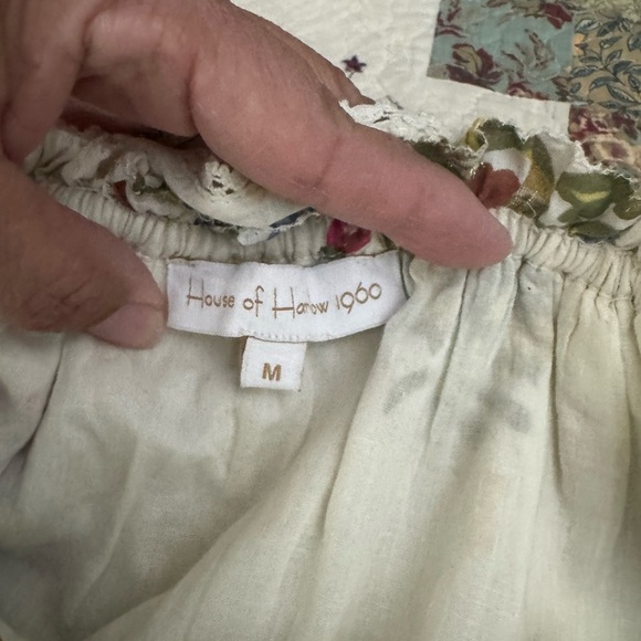 House Of Harlow 1960 Helena Ivory Floral Ruffle Top Gold Metallic Size Medium - Picture 6 of 6